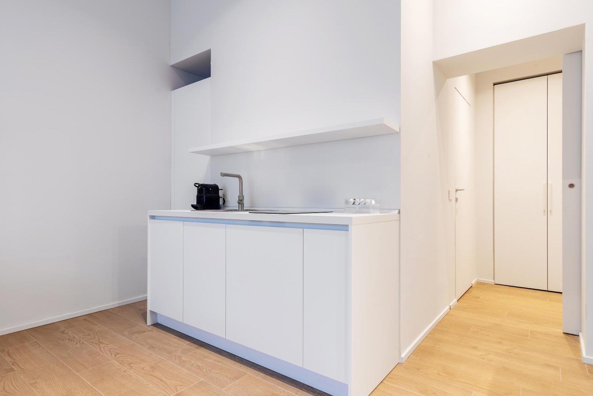 Easyhomes-City Centre Suites Милан Экстерьер фото