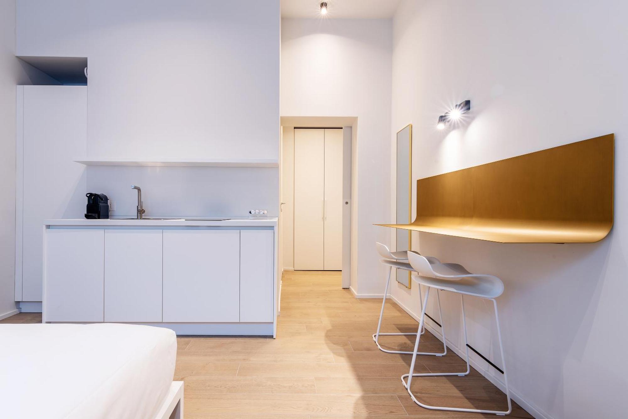 Easyhomes-City Centre Suites Милан Экстерьер фото